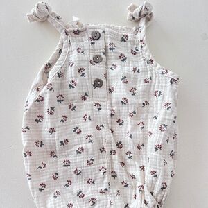 Quincy Mae cream floral onesie 6 months
